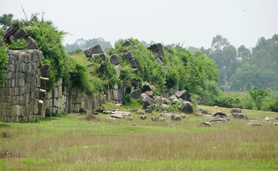 Thành nhà Hồ.